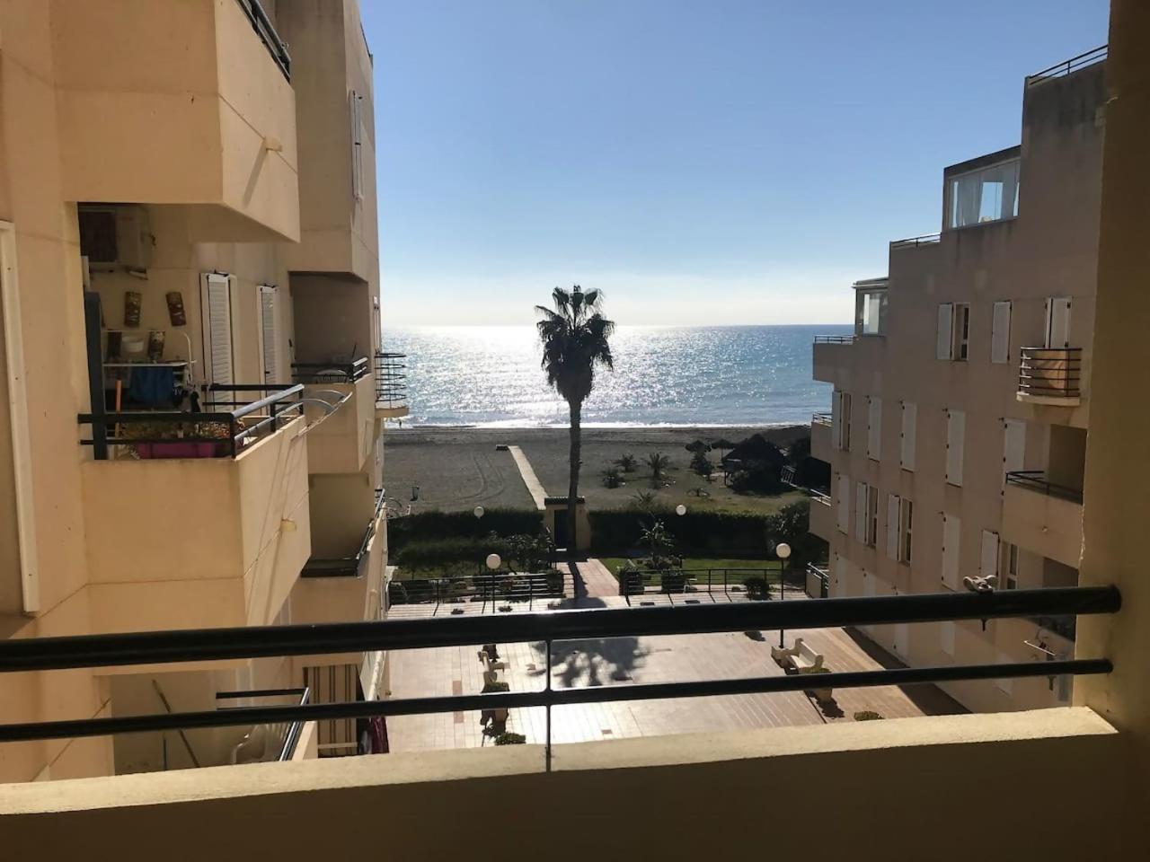 Espectacular Residencial En 1A Linea Con Piscina Lejlighed Benajarafe Eksteriør billede